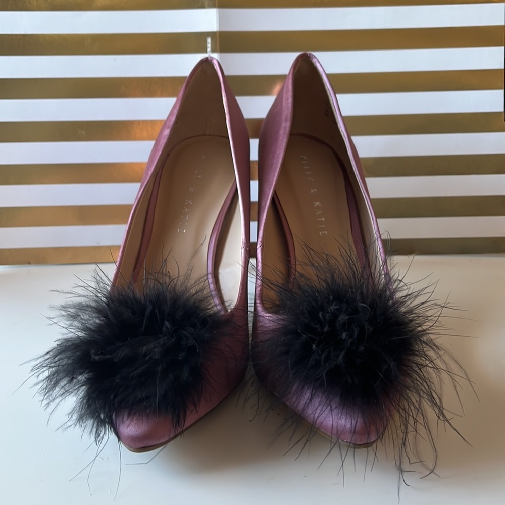 Kelly and Katie festive pink pumps with feather Pom poms size 8.5